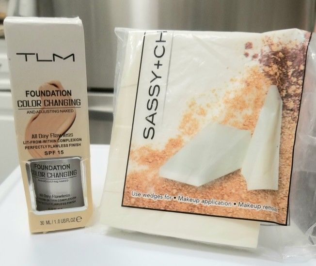 TLM foundation & cosmetic wedge blenders.