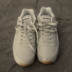 BRAND NEW WOMEN REEBOKS…SIZE 6