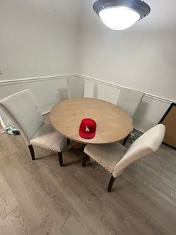 Round Dining Table with 4 Upholstered Chairs