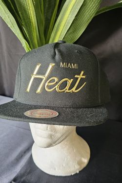 NEW Miami Heat Basketball Gold Metallic Standard Black Snapback, Mitchell & Ness