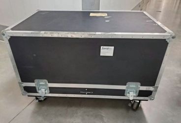 SHIPPING CASE HEAVY DUTY  ASKING 340 OR BEST REASONABLE OFFER