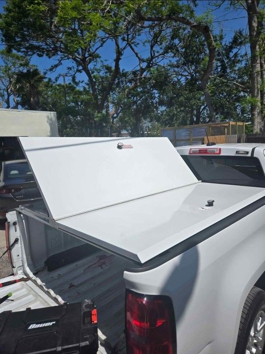 BrandFX butterfly truck bed cover