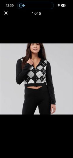 Hollister Super Cute Black & White Argyle Full-Zip Cropped Hooded Sweater, Women’s Small, LIKE NEW!   Hollister Black & White Argyle Full-Zip Cropped 