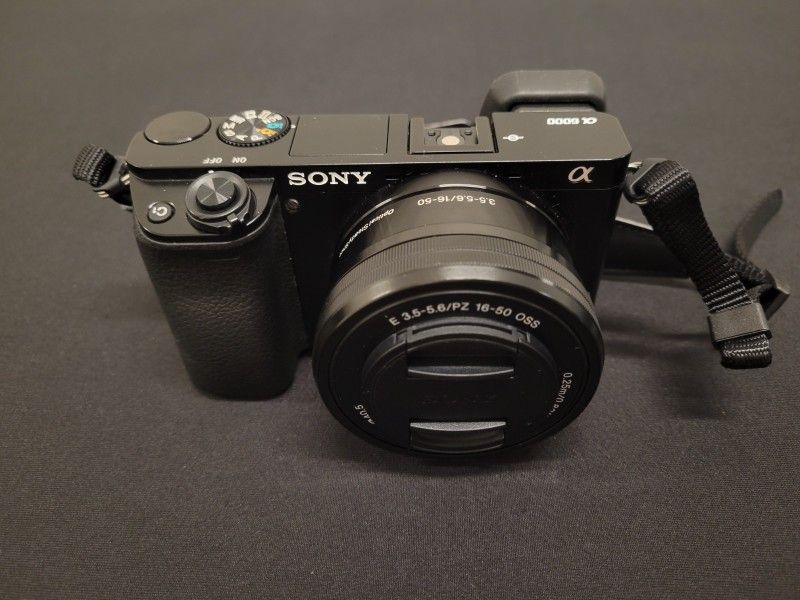 Sony A6000 Mirrorless Camera + 16-50mm Lens - REALLY GOOD CONDITION