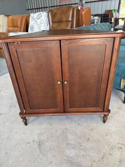 Corner cabinet