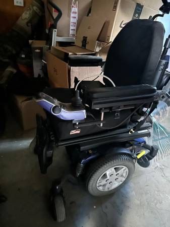 Quantum Q6 Edge Power Wheelchair