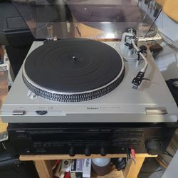 Technics SL-D2 Direct Drive Turntable w/Pickering Cartridge 