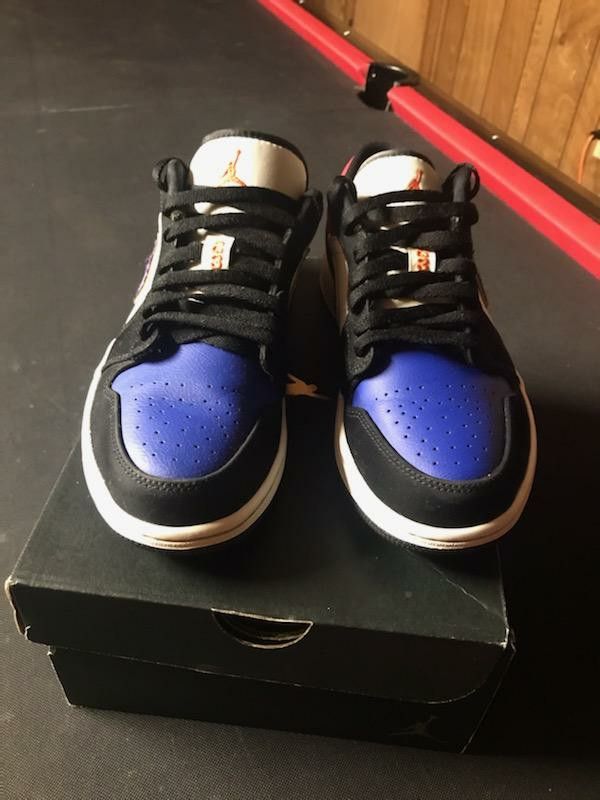 My nephew is selling it Air Jordan 1 Low Lakes size 8