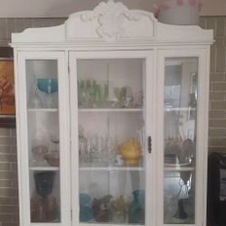 White Curio Cahinet