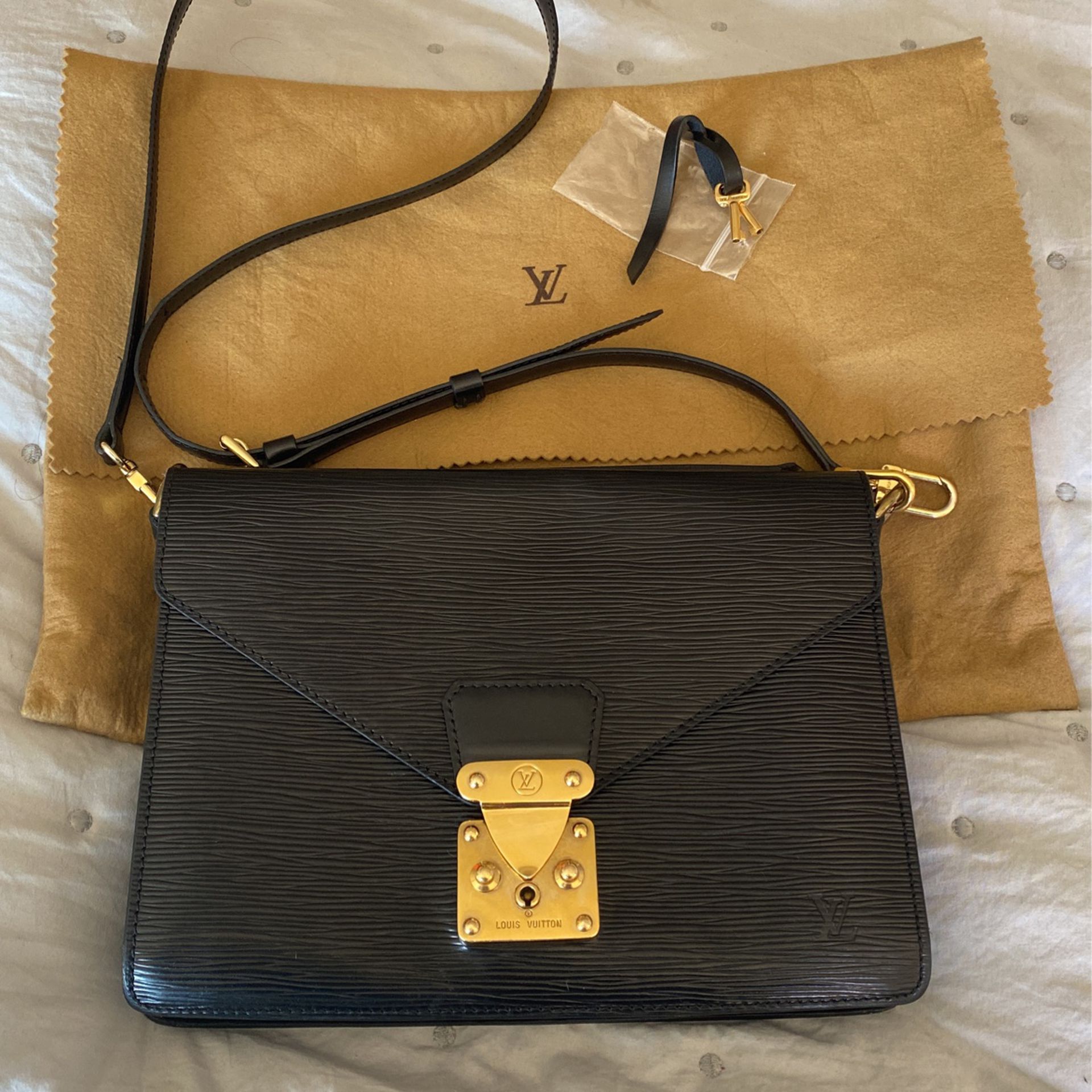 Authentic Louis Vuitton Wallet for Sale in Lake View Terrace, CA - OfferUp
