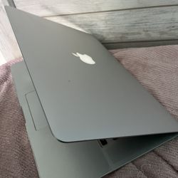 Like New 2015 15” MacBook Pro Retina i7 16gb 1TB