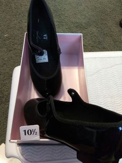 Girls black tap shoes