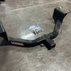 Class 3 Trailer Hitch – 2” Receiver (Fits Chevy Silverado / GMC Sierra 1500, 2019–2024)