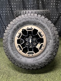 2025 Chevy Silverado ZR2 Beadlock 6 Lug 17 Inch OEM Wheels