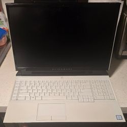 ALIENWARE AREA 51 GAMING LAPTOP & CARRY BAG.