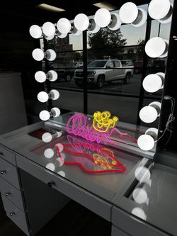 Hollywood Vanity With Bluetooth In White