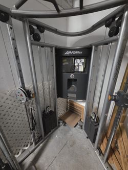 Life Fitness G7 Weight Machine — Used, Fully Functional