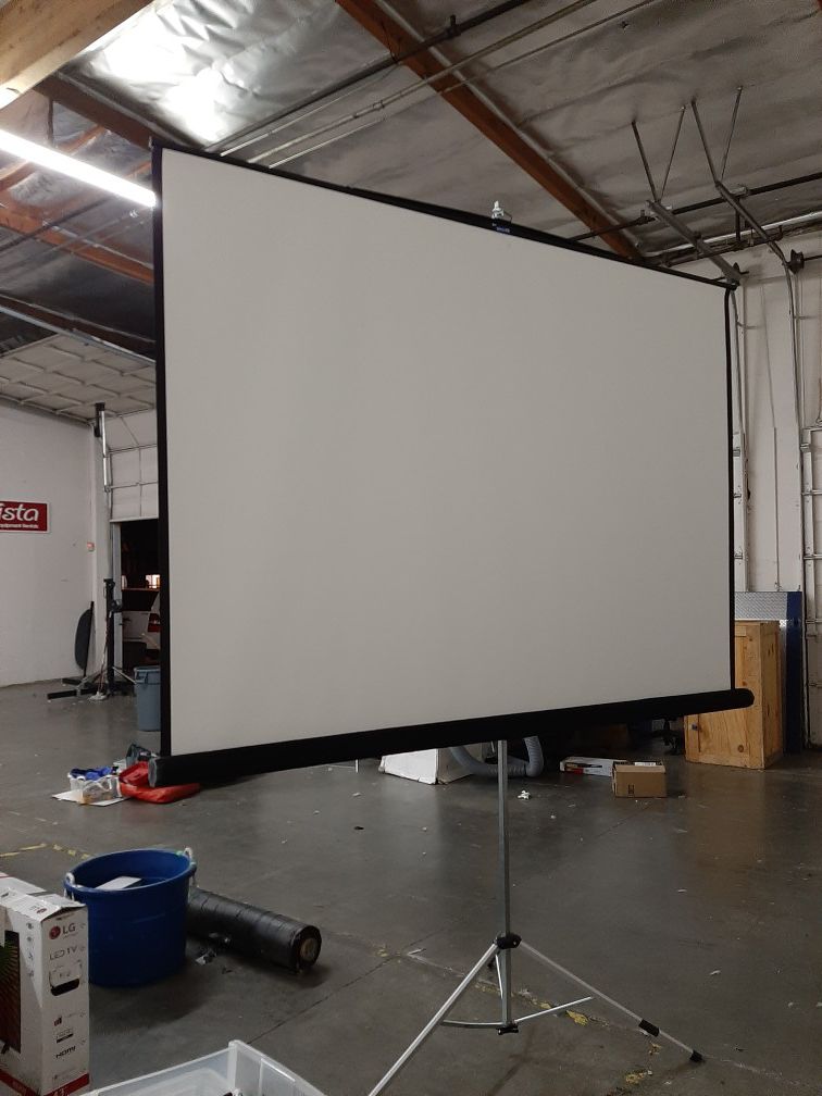 Projector screen 9'x9'