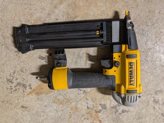 DEWALT 18-Gauge Pneumatic Brad Nailer
