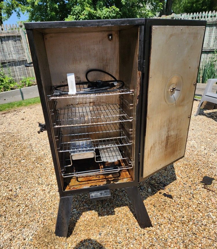 Masterbuilt Adventure Series Wood Chips Vertical Smoker Black for Sale