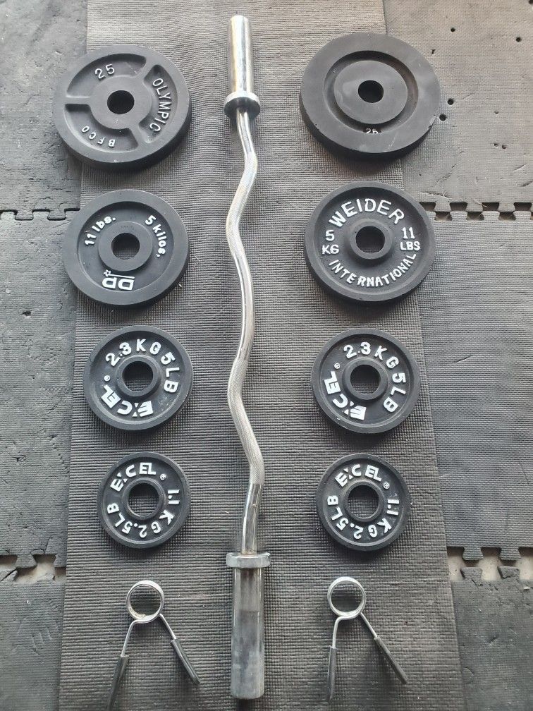 Olympic Curl Weight Set. Solid 18lb Curl Bar 2x25lbs 2x11lbs 2x5lbs 2x2½lbs thats 105lb with the Bar