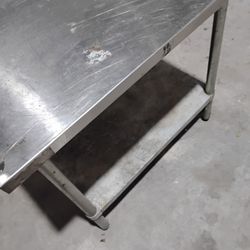 Metal Table Used ned Cleaner 