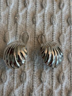 Sterling silver ribbed seashell designed earrings