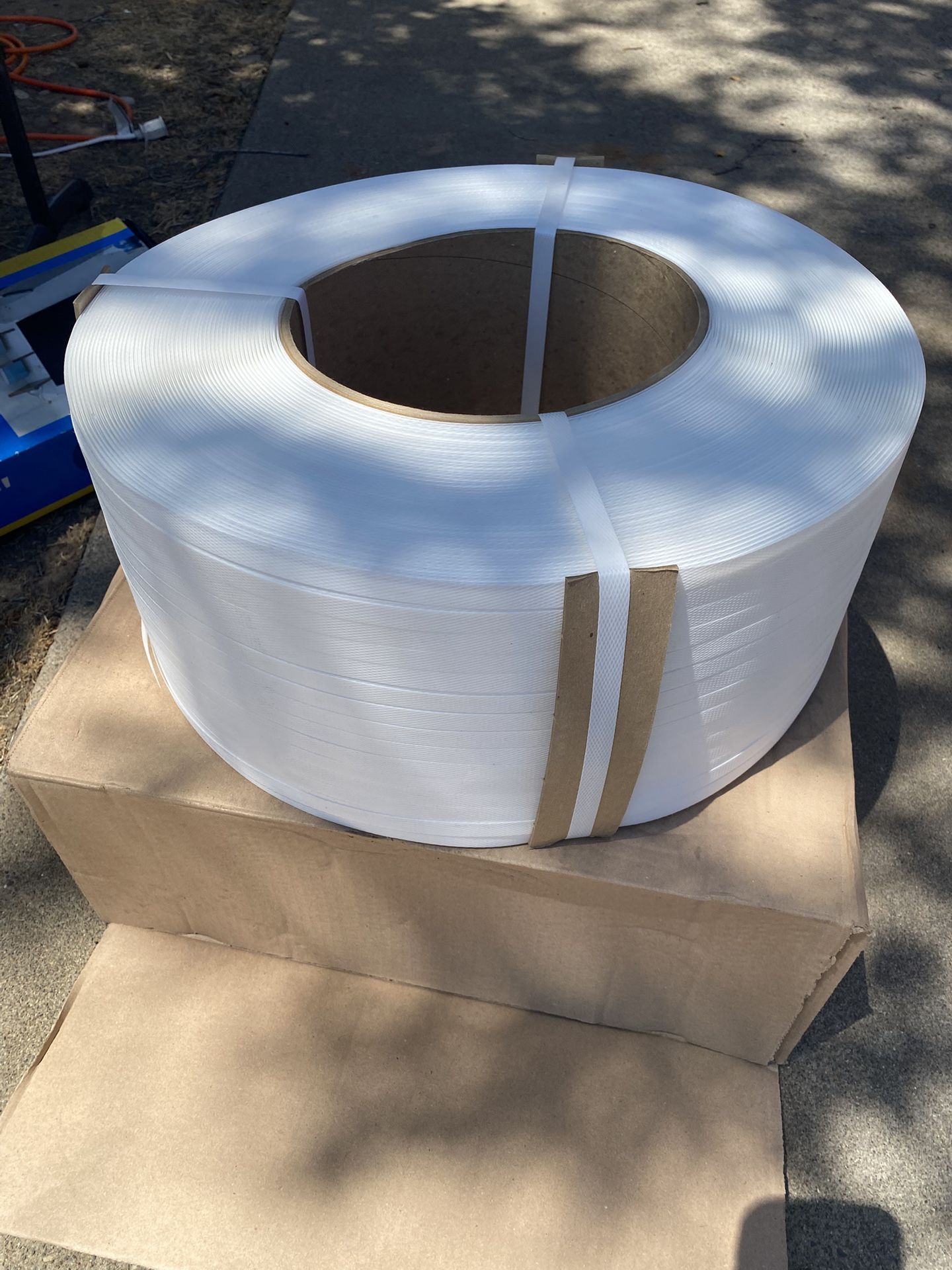 8 #2CXJ2 Plastic Strapping: 325 lb Break Strength 1/2 in Strapping Wd - Picture 1 of 8 #2CXJ2 Plastic Strapping: 325 lb Break Strength 1/2 in Strappin