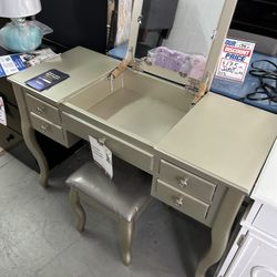 Vanity Desk With Stool 