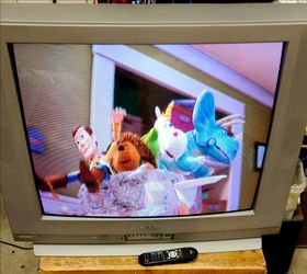 32" Sharp CRT TV with Remote 2004