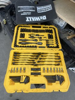 Dewalt Mecanic Set.