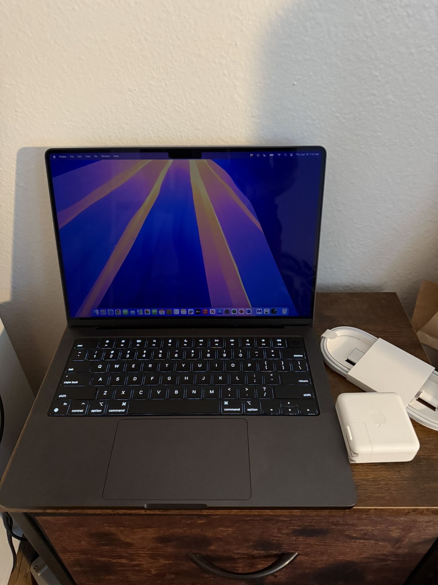 MacBook Pro M4 Barely Used With Warranty 11 Cycles On Battery