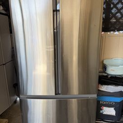 Insignia Refrigerator 