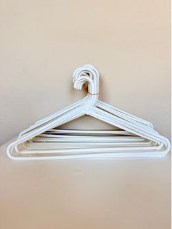 20 White Hangers