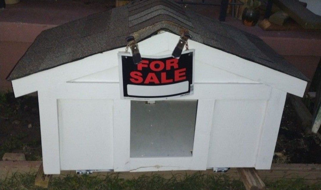 Small /medium Dog House