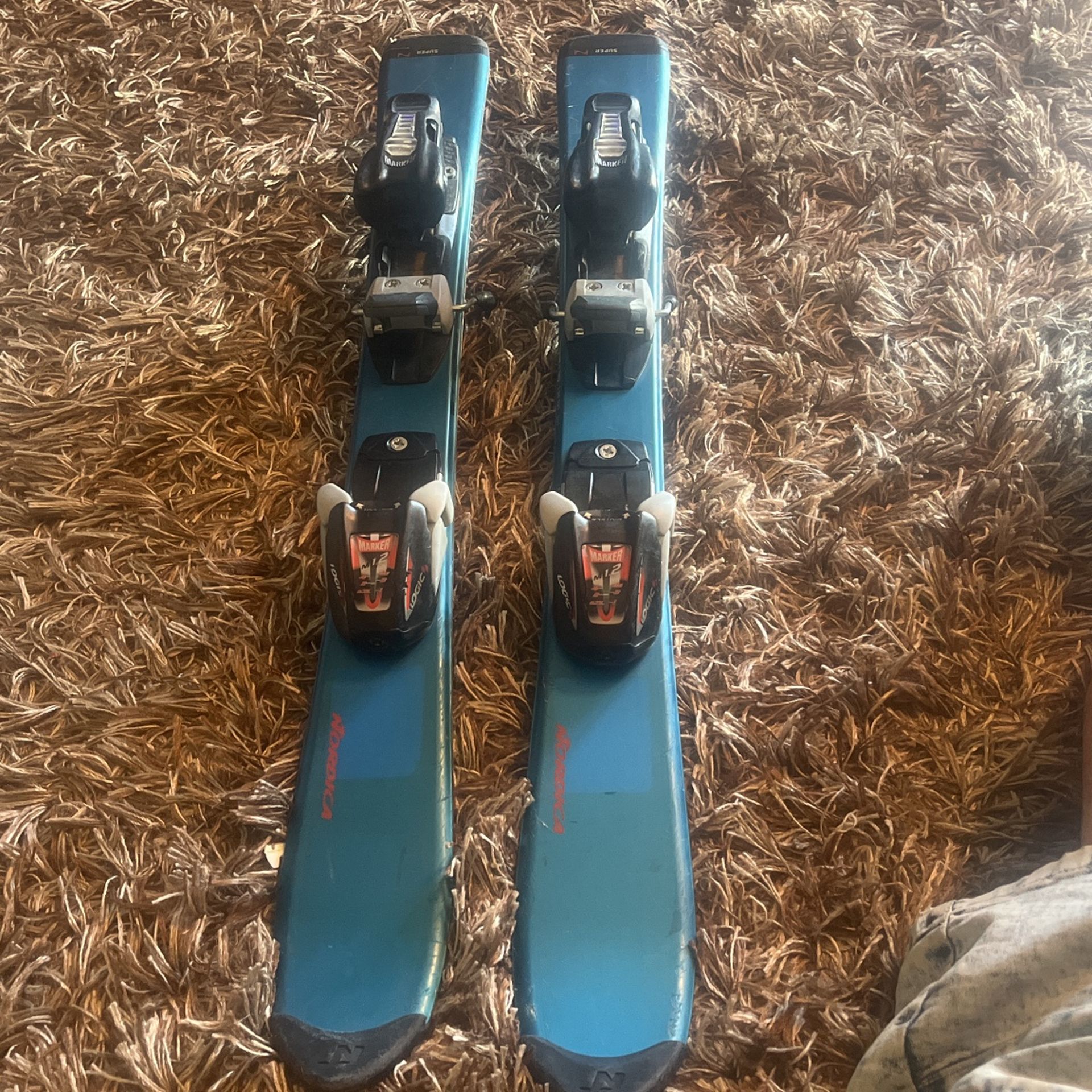 Youth Kids Skis 30” Cheaper Than Rentals Only $25 Includes Bindings