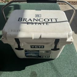 Yeti Roadie 20 16-Can Cooler White