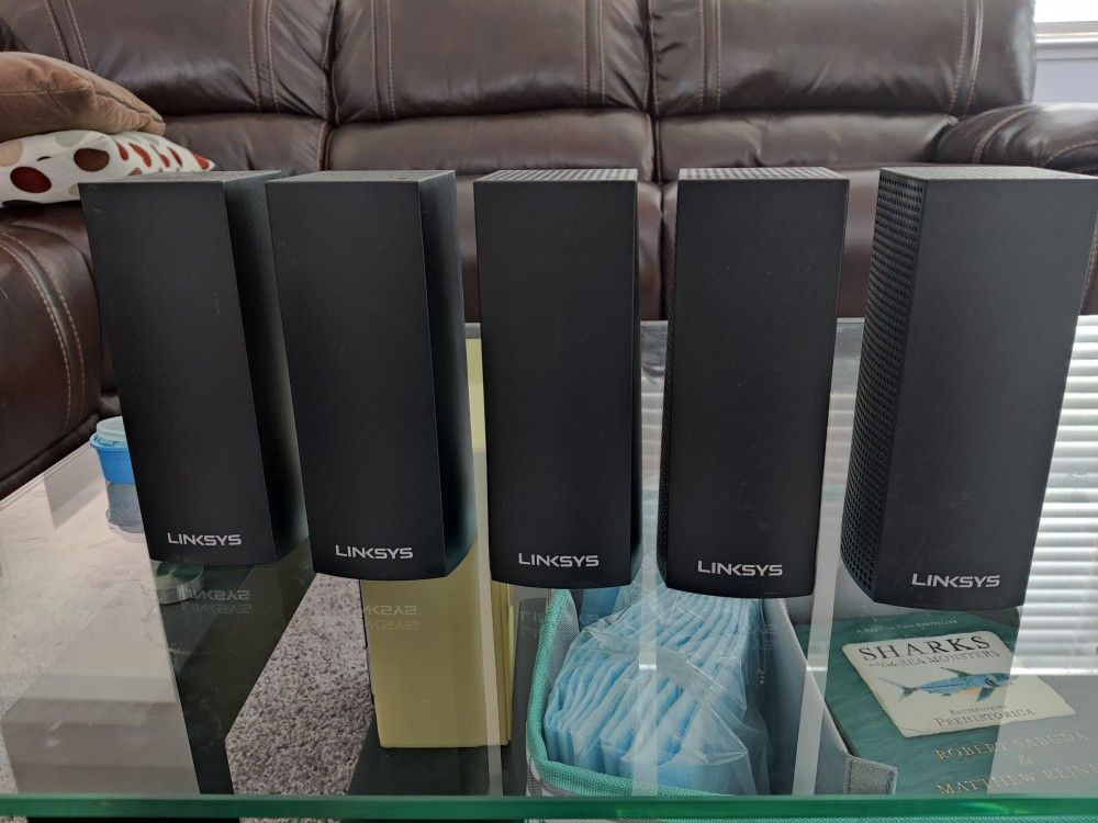 linksys velop tri-band WHW03 AC2200 mesh router