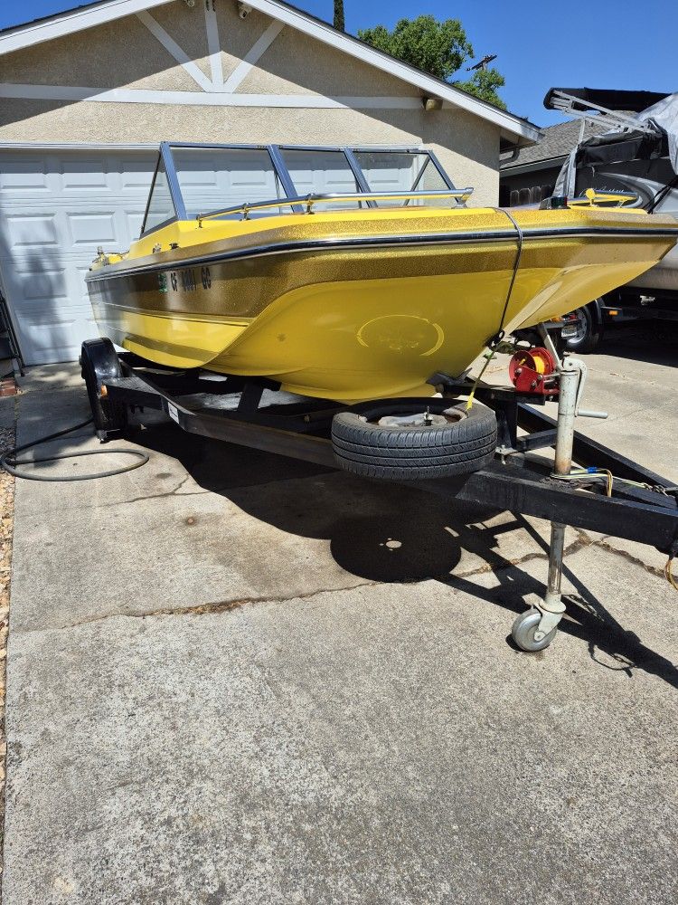 1976 Bell Tahiti Tri Hull