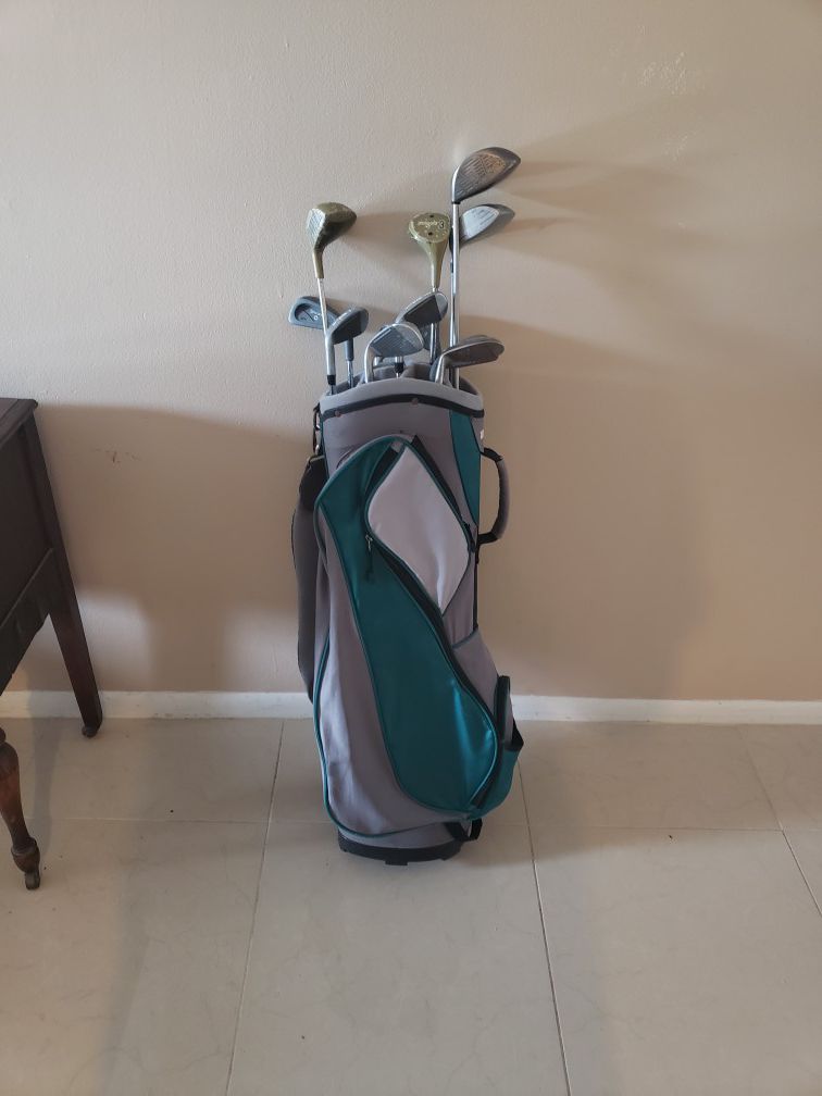 Golf bag with women's clubs