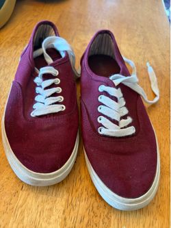 Forever 21 maroon canvas sneaker