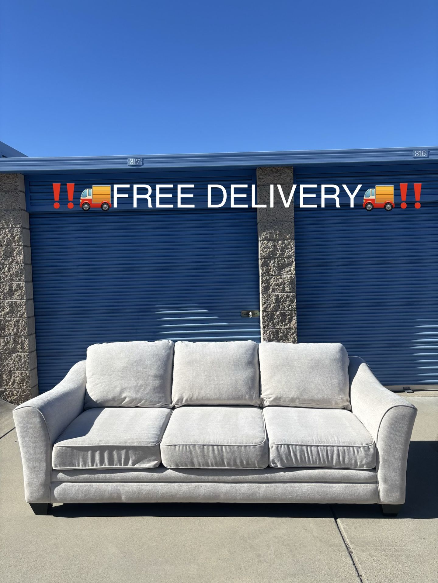 Jerome’s “Dream” Sofa - ‼️FREE DELIVERY‼️