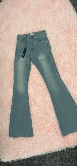 Fashion Nova/ Terranova/ Vip Jeans