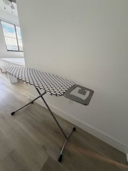 🚨 MOVING SALE - ADJUSTABLE IRONING BOARD IN EXCELLENT CONDITION! 🚨 US$15