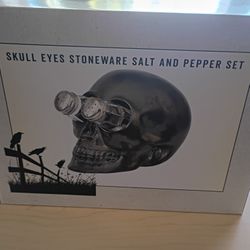 Skull Salt And Pepper Set