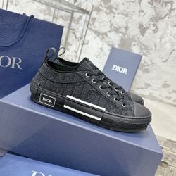 Christian Dior Men’s Sneaker With Box New 