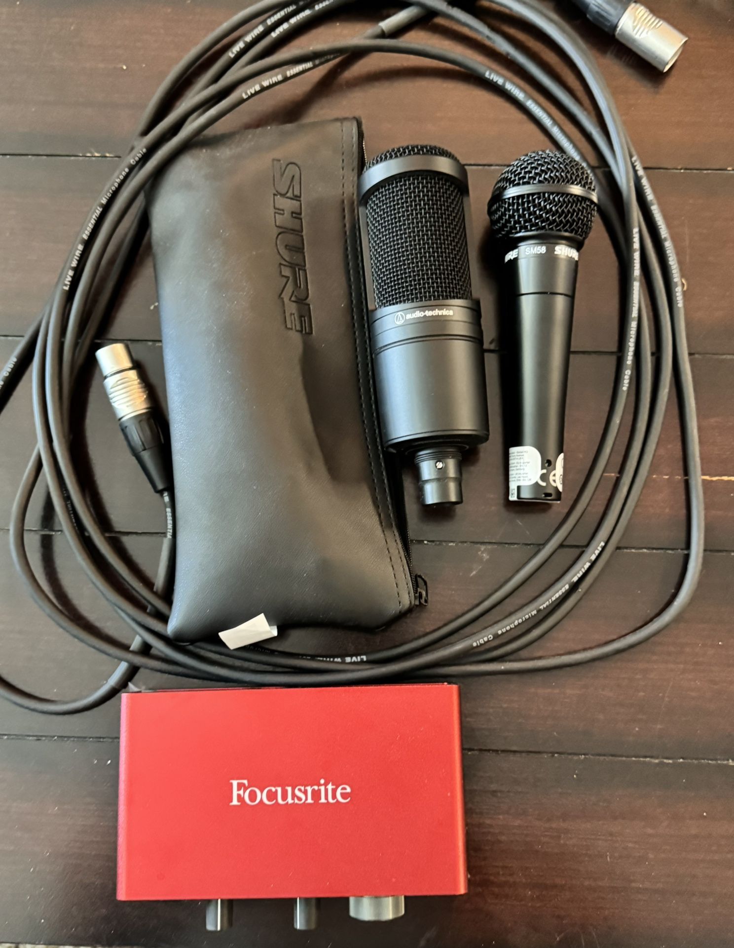 Scarlett Solo, Audio Technica 2020, Shure SM58