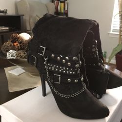 Women’s Knee High Stilettos