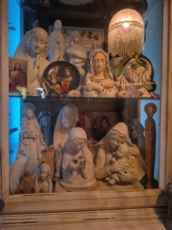 Religious Mary Figurine and Decor Collection