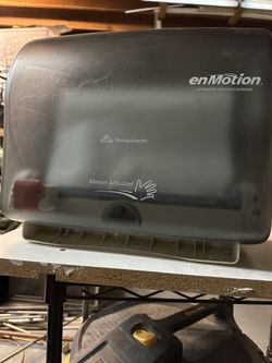 Wall Mounted Paper Towel Dispenser And Hand sanitizer Dispenser 